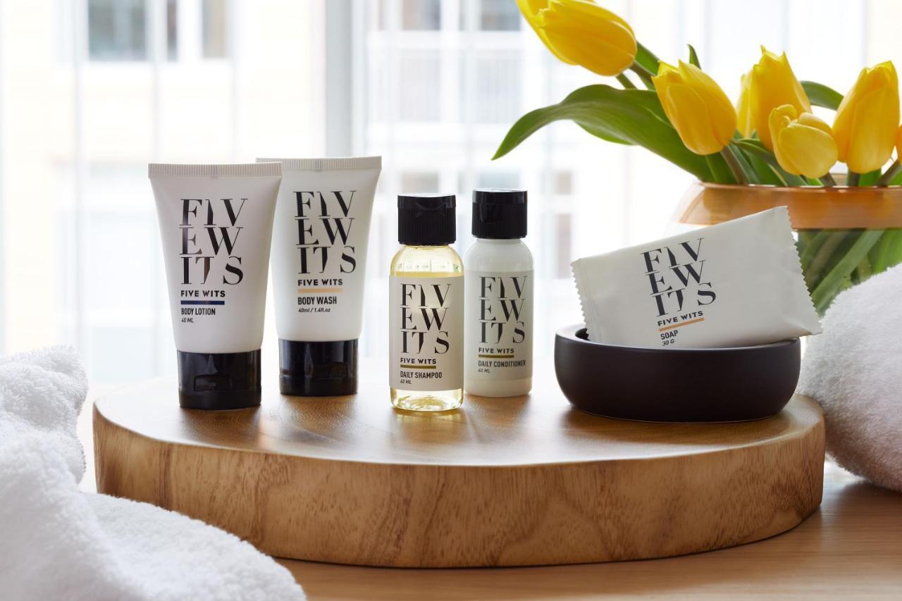 Sentral Michigan Avenue Aparthotel Chicago Buitenkant foto A selection of the amenities provided by Even Hotels