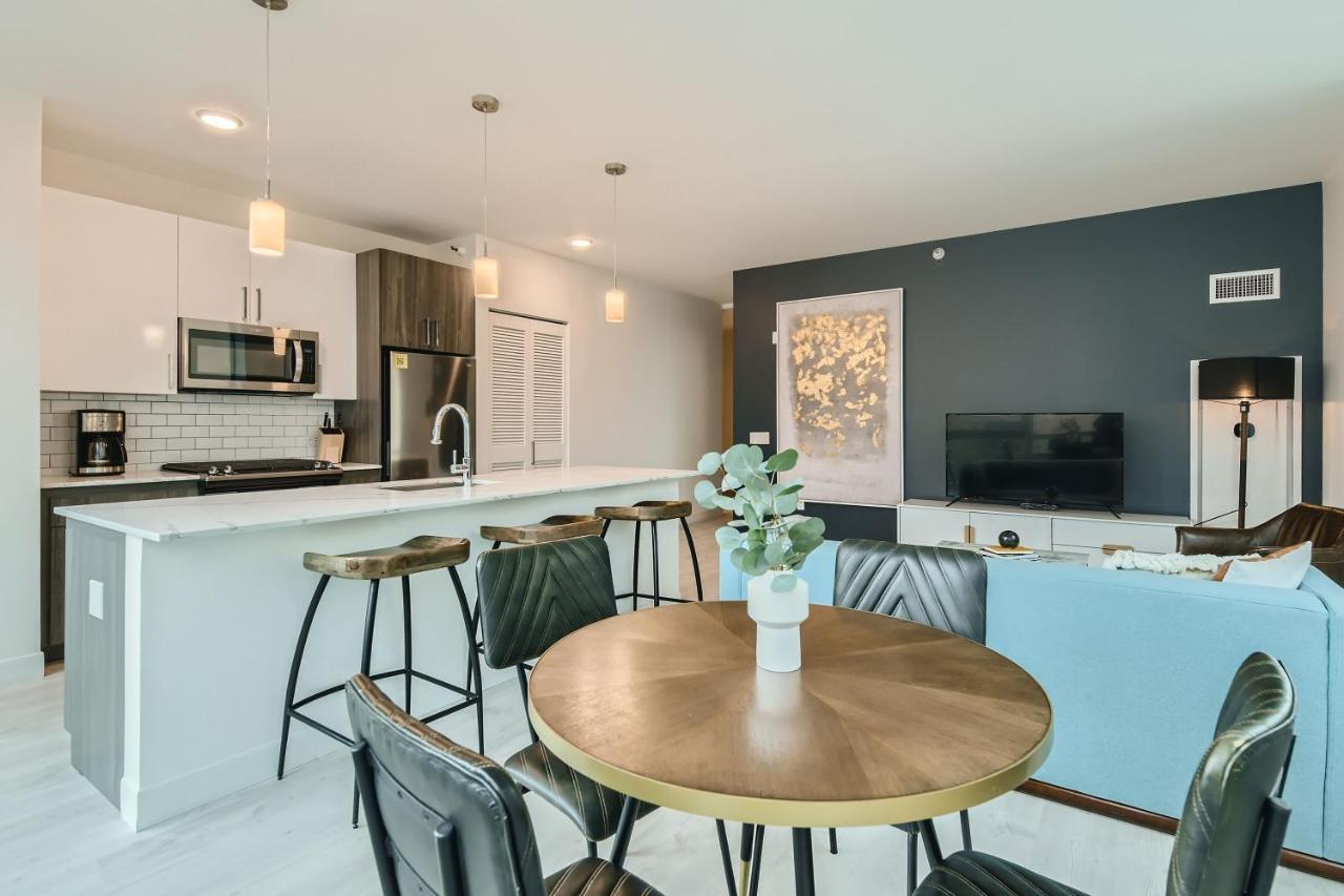 Sentral Michigan Avenue Aparthotel Chicago Buitenkant foto A staged home for sale in the United States