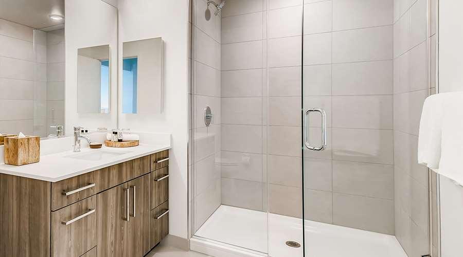 Sentral Michigan Avenue Aparthotel Chicago Buitenkant foto A shower with a glass door