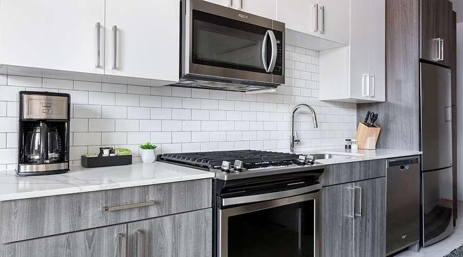 Sentral Michigan Avenue Aparthotel Chicago Buitenkant foto A kitchen with a microwave oven