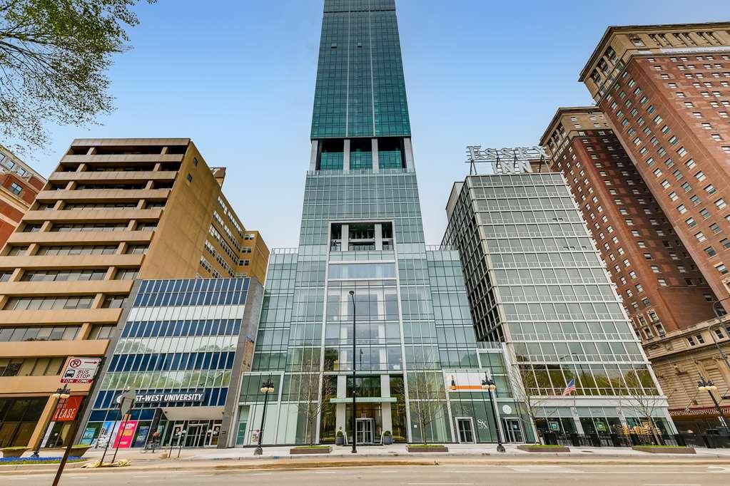 Sentral Michigan Avenue Aparthotel Chicago Buitenkant foto The building's entrance